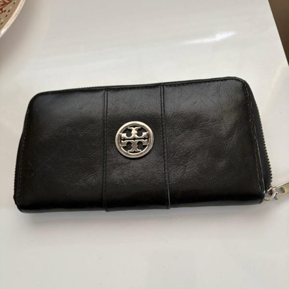 Tory Burch Black Leather Zip-Around Continental Wallet